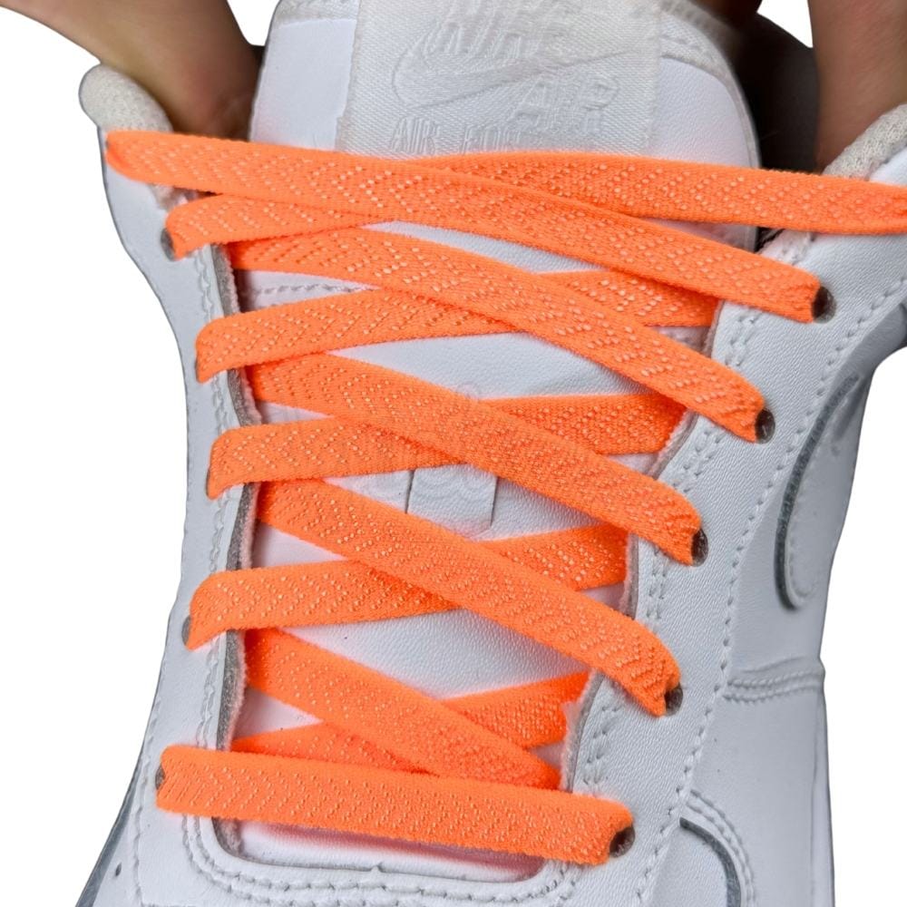 Elastische veters onzichtbaar strikken plat 8mm onzichtbare clipjes oranje met stretch uitgerekt