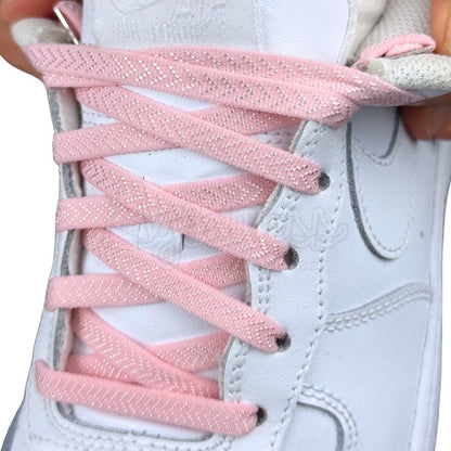 Elastische veters onzichtbaar strikken plat 8mm onzichtbare clipjes roze detailfoto van hoe de sluiting werkt