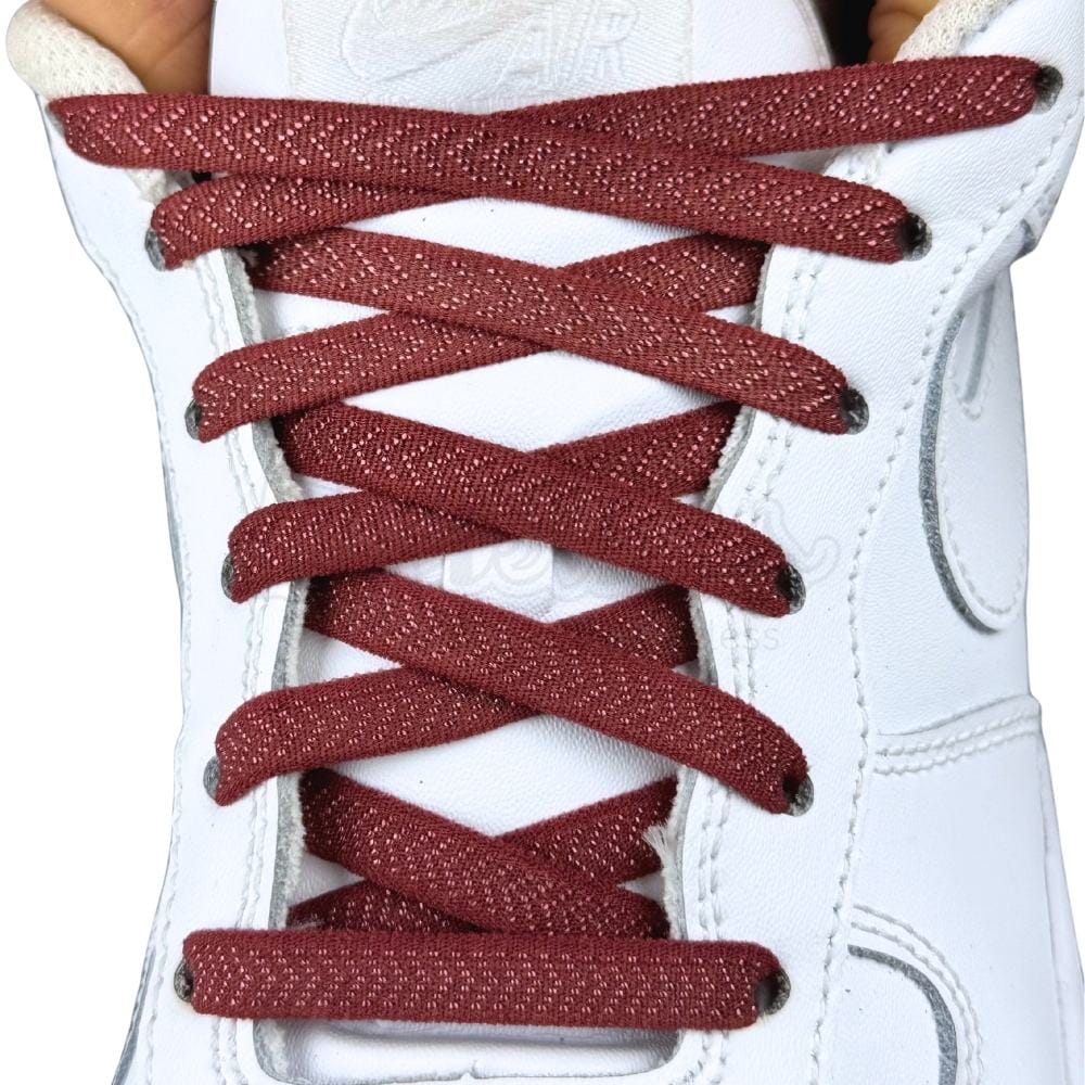 Elastische veters onzichtbaar strikken plat 8mm onzichtbare clipjes wijnrood met stretch uitgerekt