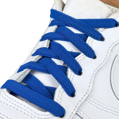 Elastische veters onzichtbaar strikken plat 9mm onzichtbare clipjes blauw geregen in witte Nike Air Force 1