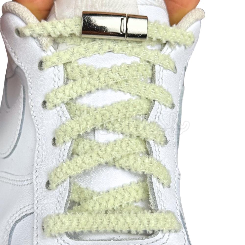 Elastische veters zonder strikken fluffy 7mm magnetische sluiting lichtgroen met stretch uitgerekt