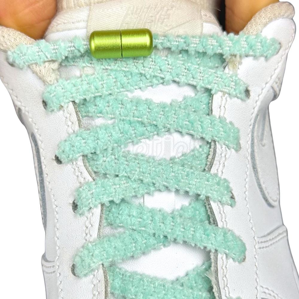 Elastische veters zonder strikken fluffy 7mm capsule sluiting hemelsblauw met stretch uitgerekt