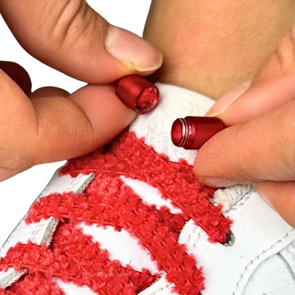 Elastische veters zonder strikken fluffy 7mm capsule sluiting rood detailfoto van hoe de sluiting werkt
