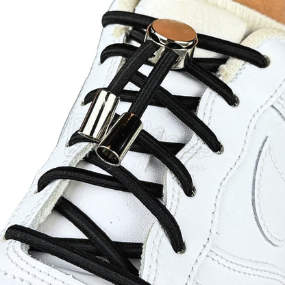 Elastische veters zonder strikken ovaal 4mm luxe lock zwart geregen in witte Nike Air Force 1