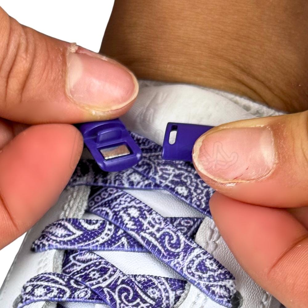 Elastische veters zonder strikken paisley 9mm magnetische sluiting paars wit detailfoto van hoe de sluiting werkt