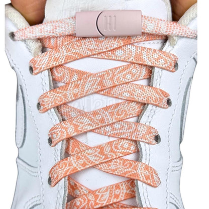 Elastische veters zonder strikken paisley 9mm magnetische sluiting roze wit met stretch uitgerekt