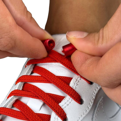 Elastische veters zonder strikken plat 6mm metalen draai capsule rood detailfoto van hoe de sluiting werkt