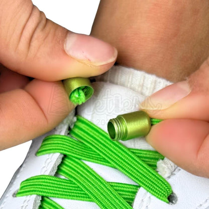 Elastische veters zonder strikken plat 7mm capsule sluiting appelgroen detailfoto van hoe de sluiting werkt