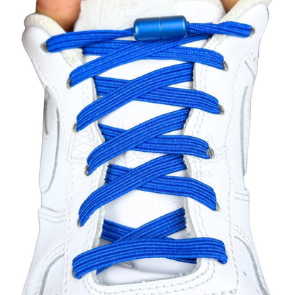 Elastische veters zonder strikken plat 7mm capsule sluiting blauw met stretch uitgerekt