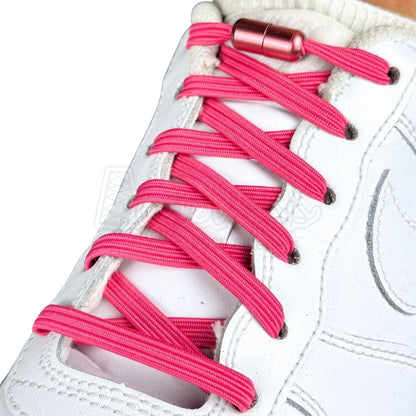 Elastische veters zonder strikken plat 7mm capsule sluiting rozenrood geregen in witte Nike Air Force 1