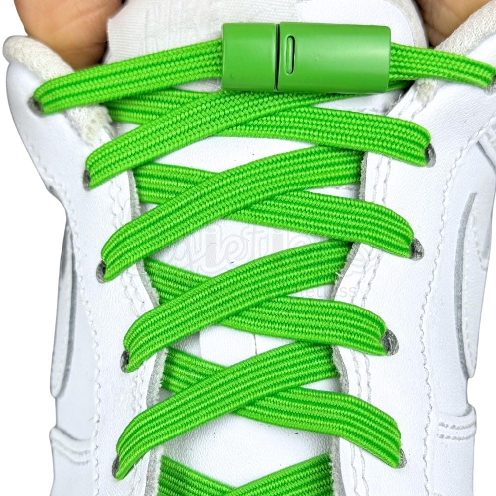 Elastische veters zonder strikken plat 7mm magnetische sluiting appelgroen met stretch uitgerekt