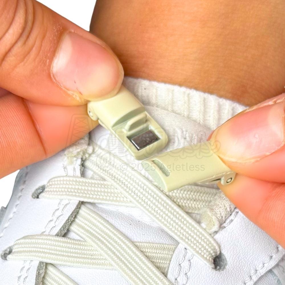 Elastische veters zonder strikken plat 7mm magnetische sluiting beige detailfoto van hoe de sluiting werkt