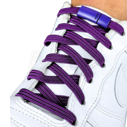 Elastische veters zonder strikken plat 7mm magnetische sluiting paars geregen in witte Nike Air Force 1