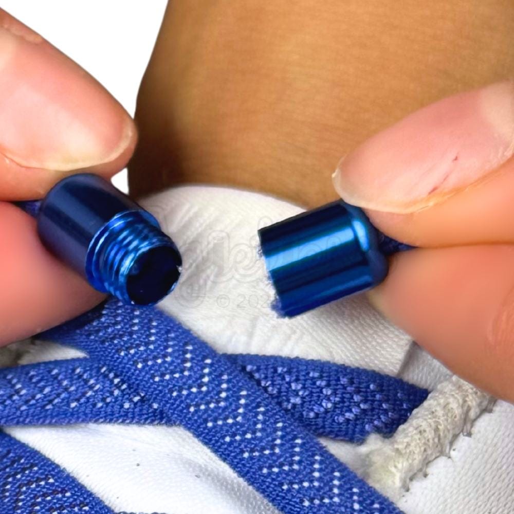 Elastische veters zonder strikken plat 8mm metalen draai capsule blauw detailfoto van hoe de sluiting werkt