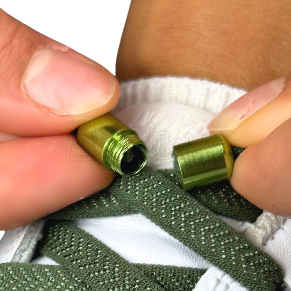 Elastische veters zonder strikken plat 8mm metalen draai capsule mosgroen detailfoto van hoe de sluiting werkt