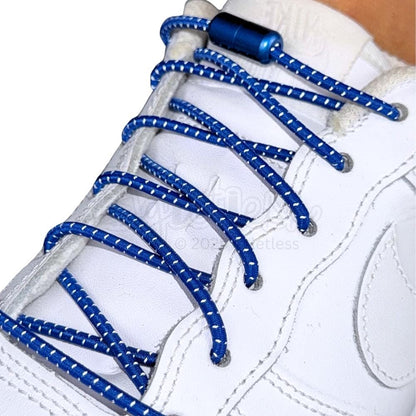 Elastische veters zonder strikken reflecterend 3mm capsule sluiting blauw geregen in witte Nike Air Force 1