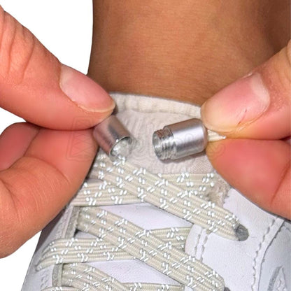 Elastische veters zonder strikken reflecterend 7mm capsule sluiting beige detailfoto van hoe de sluiting werkt