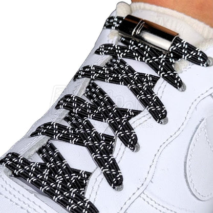 Elastische veters zonder strikken reflecterend 7mm magnetische sluiting zwart geregen in witte Nike Air Force 1