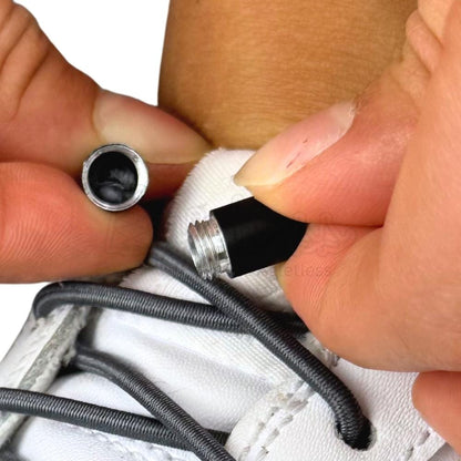 Elastische veters zonder strikken rond 3mm capsule sluiting donkergrijs detailfoto van hoe de sluiting werkt