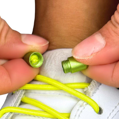 Elastische veters zonder strikken rond 3mm capsule sluiting fluorescerend geel detailfoto van hoe de sluiting werkt