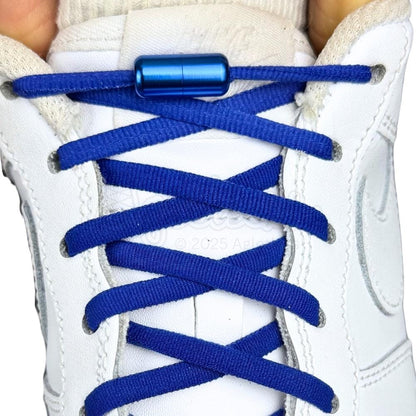 Elastische veters zonder strikken rond 5mm capsule sluiting blauw met stretch uitgerekt