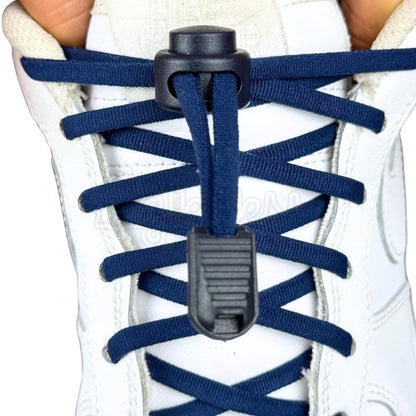 Elastische veters zonder strikken rond 5mm lock sluiting marineblauw met stretch uitgerekt